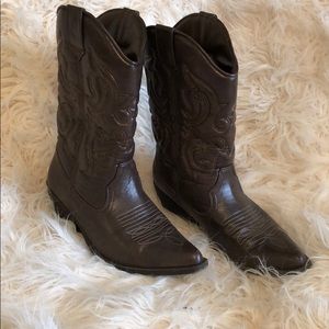 Size 11 cowboy boots